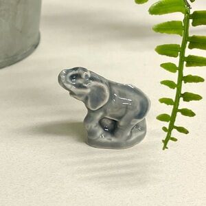 Wade Whimsie Elephant Gray Ceramic Elephant Figurine